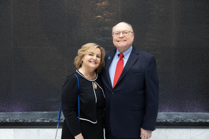 Dean Ana poses with a Hall of Fame winner